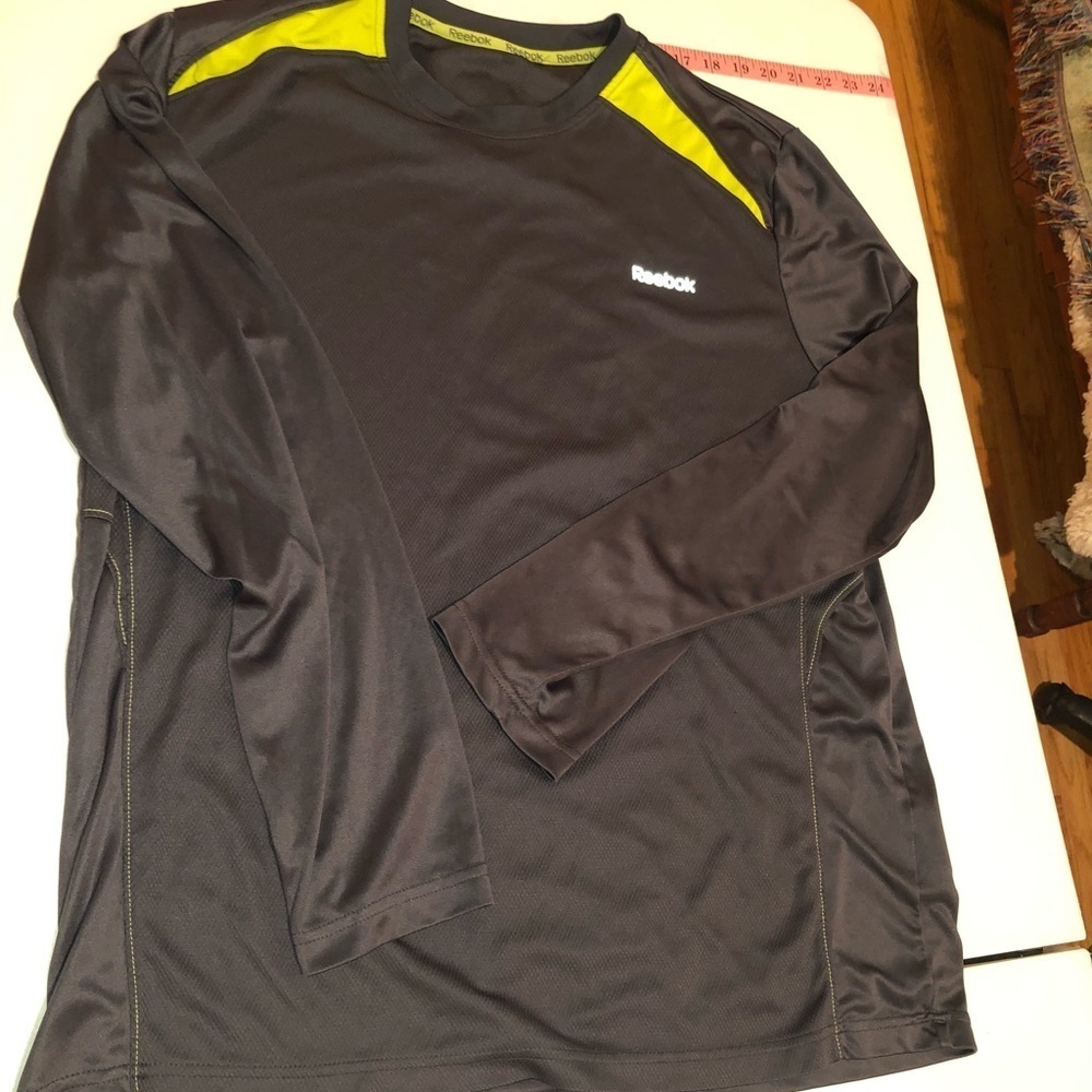Reebok size large grey long sleeve climate control top like new